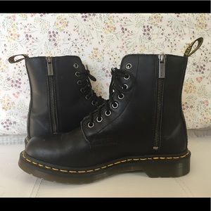 Dr. Marten’s Zip Up boots, size 9US